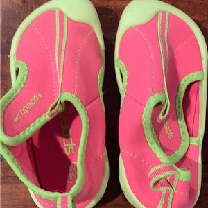 Little girls Speedo water shoes size 7/8